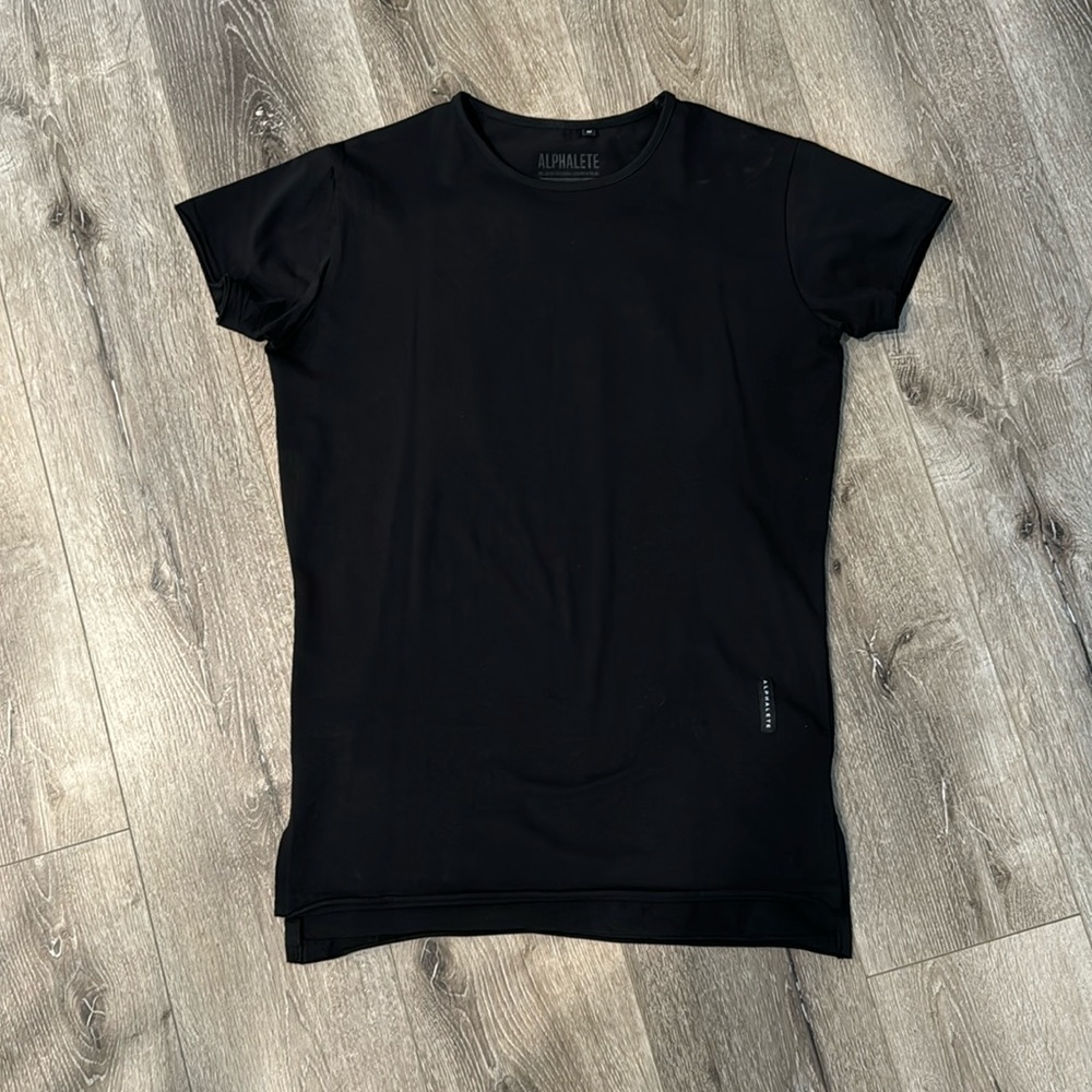 Alphalete Split Hem T-Shirt | Black | Medium